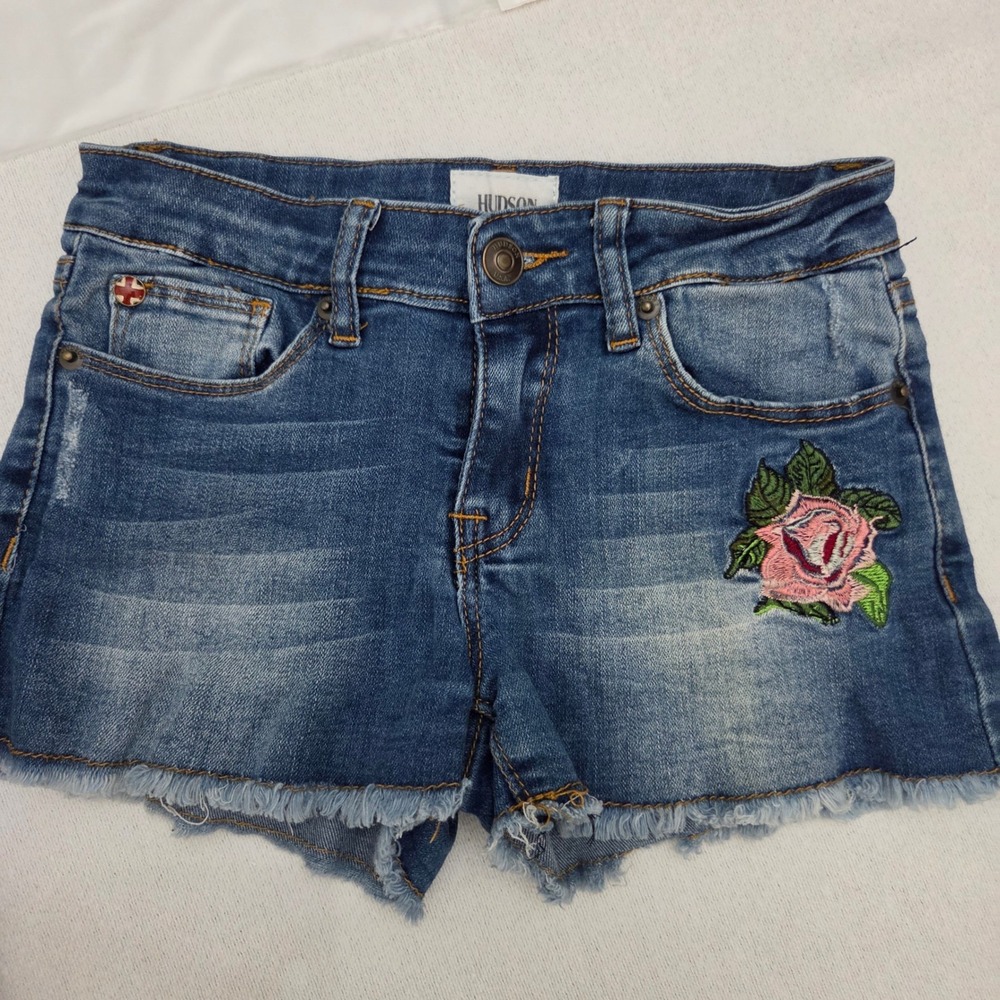 Hudson Girls Medium Wash Denim Rose Embroidered Frayed Hem Cut Off Jean Shorts